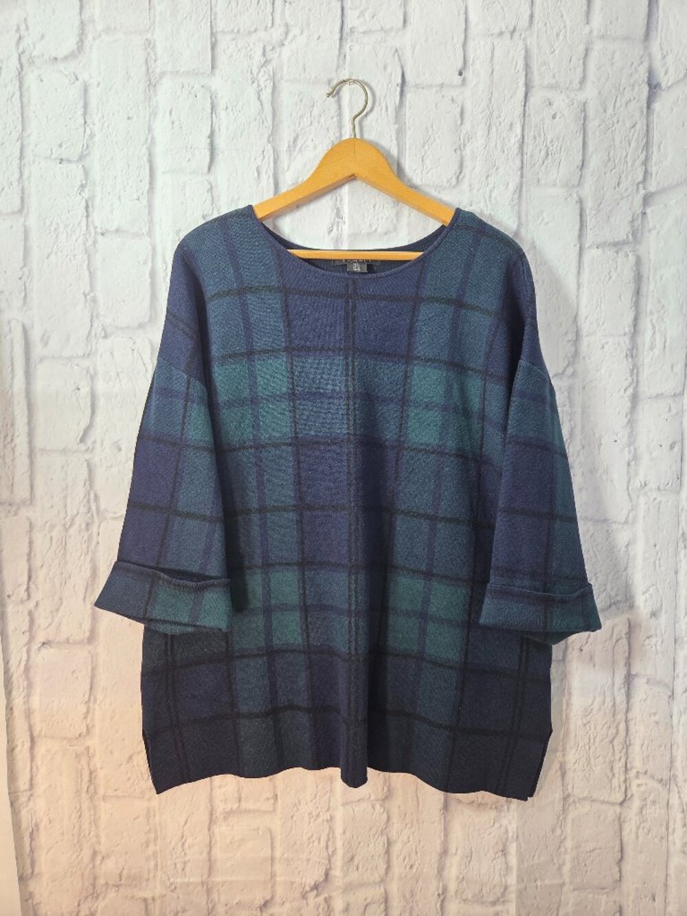 Tahari 1X Blue Green Tartan Plaid 3/4 Sleeve Heavyweight Holiday Sweater